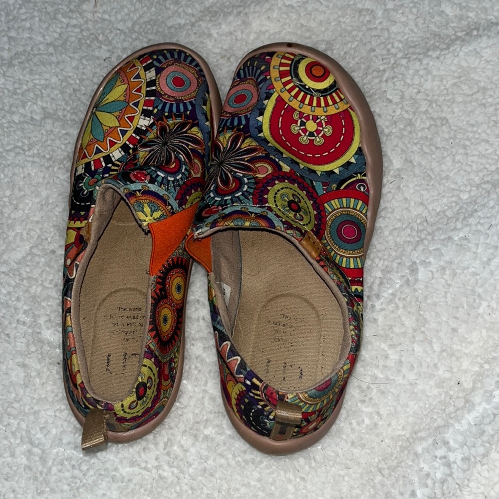 Flower slip ons